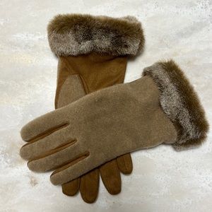 NWOT Grandoe fur trimmed gloves